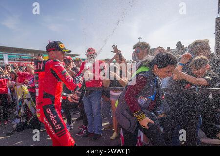 Circuit de Barcelona, Barcelona, Katalonien, Spanien. März 2024. 2024 Pirelli Catalunya Round, World Superbikes, Runde 2, Tag 2; Rennen 1 Podestzeremonie Alvaro Bautista der Aruba.it Racing feiert den 3. Platz Credit: Action Plus Sports/Alamy Live News Stockfoto