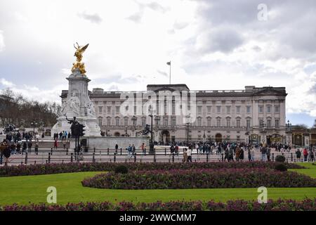 London, Großbritannien. März 2024. Allgemeine Ansicht des Buckingham Palace nach der Ankündigung, dass Catherine, Prinzessin von Wales, an Krebs erkrankt ist. Quelle: Vuk Valcic/Alamy Live News Stockfoto