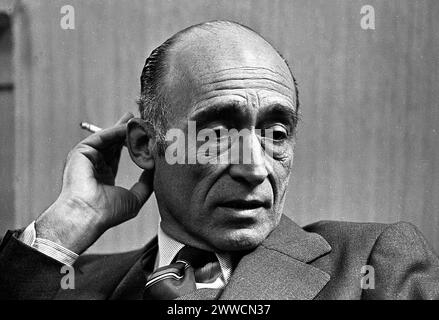 Das argentinische Militär, Politiker und Journalist Francisco Manrique, während eines Interviews in Buenos Aires am 7. August 1974. Stockfoto