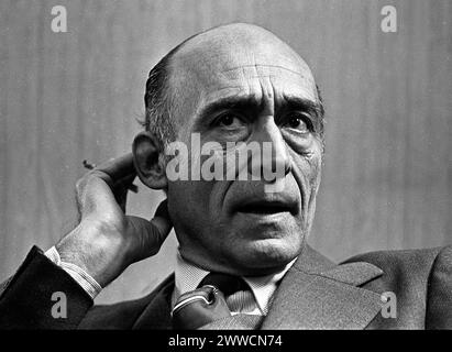 Das argentinische Militär, Politiker und Journalist Francisco Manrique, während eines Interviews in Buenos Aires am 7. August 1974. Stockfoto