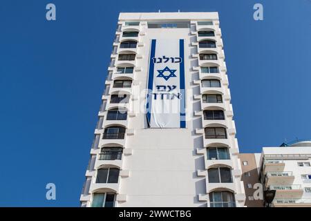 Tel Aviv, Israel – 01. Januar 2024 Shlomo Lahat Promenade, der stadtrat beschloss, die Wanderwege und die Badegebiete zu trennen, heute ist es i Stockfoto