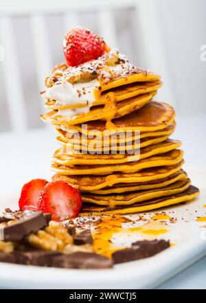 Kürbispfannkuchen mit Sauce Stockfoto