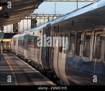 Der neue Avanti West Coast Class 805 BI-Mode-Zug 805006 auf einer Testfahrt am Bahnhof Chester wurde von GB Railfreight betrieben Stockfoto