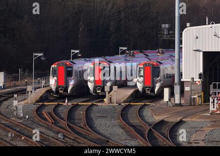 Das CAF-Bahnbetriebswerk, wo Transport for Wales-Züge in Chester gehalten werden, links nach rechts 197010 / 197106 /197110 Stockfoto