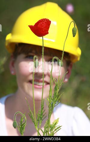 ***KOSTENLOSES FOTO FÜR REDAKTIONELLE ZWECKE*** bisher unveröffentlichtes Dateifoto vom 23.05/12, das Becky Johnston zeigt, wie er auf dem grünen Dach vor seiner Arbeit arbeitet Stockfoto