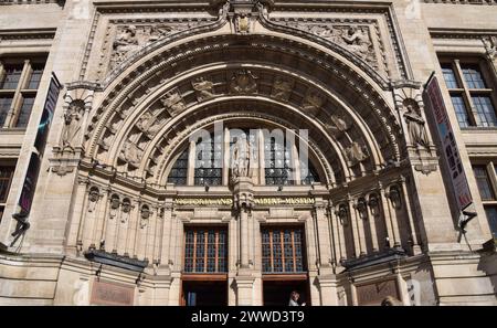 London, Großbritannien. März 2024. Außenansicht des Victoria and Albert Museum, V&A, in South Kensington. Quelle: Vuk Valcic/Alamy Stockfoto