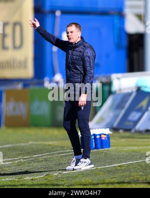 John Doolan, Trainer von Accrington Stanley, war während des Spiels der Sky Bet League Two im VBS Community Stadium in Sutton auf der Touchline. Bilddatum: Samstag, 23. März 2024. Stockfoto