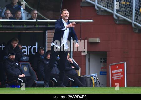 23. März 2024; Tannadice Park, Dundee, Schottland: Scottish Championship Football, Dundee United gegen Inverness Caledonian Thistle; Inverness Caledonian Thistle Manger Duncan Ferguson ermutigt sein Team Stockfoto