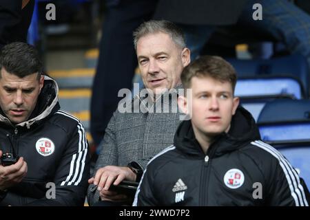 Birkenhead, Großbritannien. März 2024. Scott Lindsey, der Crawley Town Manager, nimmt seinen Platz in der Directors Box ein, während er ein Touchline-Verbot verhängt. EFL Skybet Football League Two Match, Tranmere Rovers gegen Crawley Town im Prenton Park, Birkenhead, Wirral am Samstag, 23. März 2024. Dieses Bild darf nur für redaktionelle Zwecke verwendet werden. Nur redaktionelle Verwendung, .PIC von Chris Stading/ Credit: Andrew Orchard Sportfotografie/Alamy Live News Stockfoto