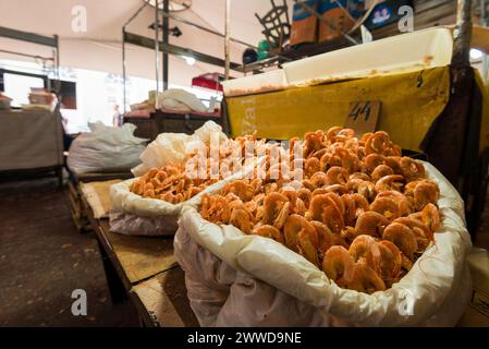 Getrocknete Garnelen in Taschen zum Verkauf auf dem Markt Ver o Peso in Belem City im Norden Brasiliens Stockfoto