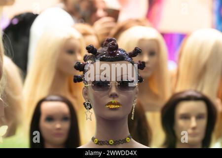 Düsseldorf, Deutschland. März 2024. Am 23. März 2024 werden Schaufensterpuppen auf der Schönheitsmesse Düsseldorf in Düsseldorf gesehen. (Foto von Ying Tang/NurPhoto)0 Credit: NurPhoto SRL/Alamy Live News Stockfoto