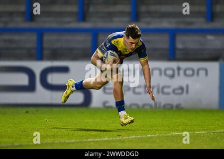 Josh Thewlis von Warrington Wolves geht zum Versuch beim Spiel der sechsten Runde des Betfred Challenge Cup Warrington Wolves gegen London Broncos im Halliwell Jones Stadium, Warrington, Großbritannien, 23. März 2024 (Foto: Craig Thomas/News Images) Stockfoto