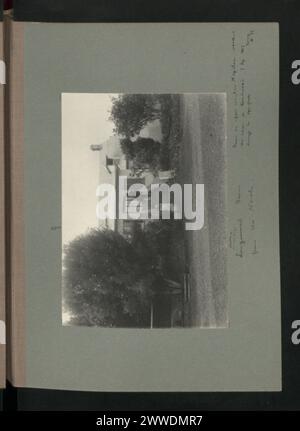 Das Foto von 1914 zeigt die Longwood Farm in St. Helena aus der nördlichen Perspektive. Das Bild zeigt das Layout des Betriebs, die umliegenden Felder und die natürliche Landschaft und hebt landwirtschaftliche und geografische Besonderheiten hervor. Stockfoto