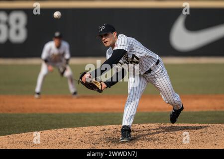 West Lafayette, Indiana, USA. März 2024. JORDAN MORALES (37) von Purdue liefert während des NCAA-Baseballspiels zwischen den Iowa Hawkeyes und den Purdue Boilermakers im Alexander Field in West Lafayette, Ind Purdue gewann das Spiel mit 10:3. (Kreditbild: © David Wegiel/ZUMA Press Wire) NUR REDAKTIONELLE VERWENDUNG! Nicht für kommerzielle ZWECKE! Stockfoto