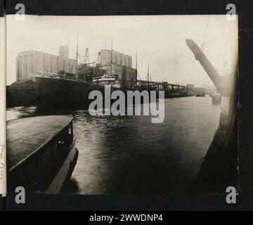 Fotos und Aufzeichnungen zeigen den Grand Trunk Railway Grain Elevator am 26. Juni 1914 in Montreal unter der Aufsicht der Harbour Commissioners. Stockfoto