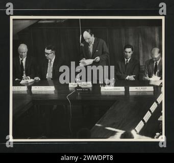 Beschreibung: Iain Macleod spricht auf der Tanganjika-Verfassungskonferenz. Datum: März 1961 Ort: Tanganyika iainmacleod, afrika Stockfoto