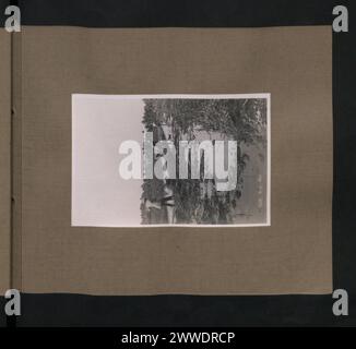 Monochrome Fotografien von Malaya aus dem Jahr 1924, veröffentlicht als Souvenir der British Empire Exhibition, aktuelle Städte, Dörfer, Häfen, Straßen, Landschaften und das tägliche Leben unter Kolonialherrschaft. Stockfoto