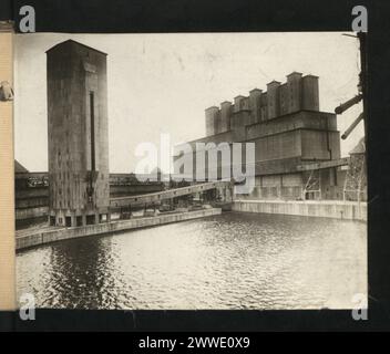 Beschreibung: Hafenkommissare von Montreal. Aufzug Nr. 2 und Marine Tower. Juni 1916. Ort: Montreal, Kanada Datum: 07 Juni 1916 kanada, quebec, nord- und südamerika Stockfoto