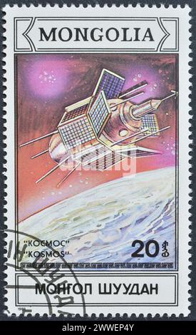 Gestempelte Briefmarke, gedruckt von der Mongolei, auf der Kosmos zu sehen ist, um 1988. Stockfoto