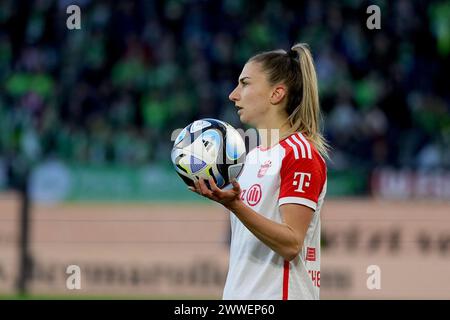 Wolfsburg, Deutschland. März 2024. Wolfsburg, 23. März 2024: Katharina Naschenweng ( 19 Bayern) beim Google Pixel Frauen-Bundesliga-Fußballspiel zwischen dem VfL Wolfsburg und dem FC Bayern München in Wolfsburg. (Julia Kneissl/SPP) Credit: SPP Sport Press Photo. /Alamy Live News Stockfoto