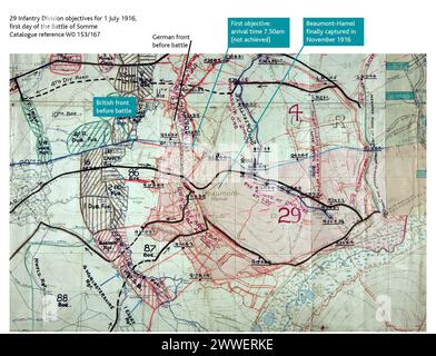 Erster Tag der Somme (kommentiert) Katalogreferenz: WO 153/167 diese Grabenkarte zeigt die Ziele der 29. Infanteriedivision der Britischen Armee für den ersten Tag der Somme. Die Armee sollte die erste dicke rote Linie 20 Minuten nach Null Stunde erreichen – 7:50 Uhr. Beaumont-Hamel, das in der Mitte der Karte rechts von der dicken roten Linie zu sehen ist, wurde jedoch erst im November 1916 erfasst. somme, somme100, erste, Welt, Krieg, eins Stockfoto