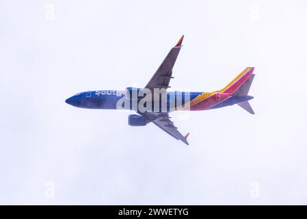 Flugzeuge, die vom Flughafen Charlotte Douglas International Airport abfliegen, sind im temporären Besucherzentrum leicht zu sehen. Stockfoto