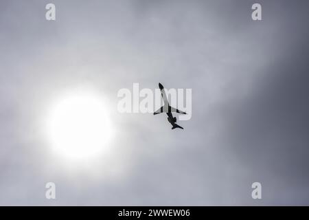 Flugzeuge, die vom Flughafen Charlotte Douglas International Airport abfliegen, sind im temporären Besucherzentrum leicht zu sehen. Stockfoto