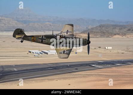Messerschmitt BF109E über der Wüste Stockfoto