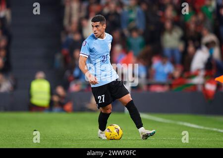 Bilbao, Spanien. März 2024. Lucas Olaza von Uruguay mit dem Ball während des Freundschaftsspiels Pais Vasco gegen Uruguay am 23. März 2024 in Bilbao, Spanien. Credit: Cesar Ortiz Gonzalez/Alamy Live News Credit: Cesar Ortiz Gonzalez/Alamy Live News Stockfoto