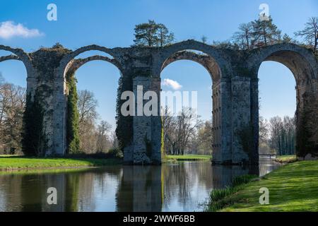 Aquädukt des Schlosses von Maintenon im Departement Eure-et-Loir - Frankreich Stockfoto