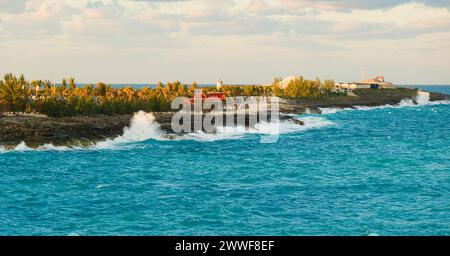 COCO CAY, BAHAMAS - 1. Februar 2024: Coco Cay ist ein Hafen auf den Bahamas. Es ist eine Privatinsel, die an Royal Caribbean für die Nutzung von Passepartout vermietet wurde Stockfoto