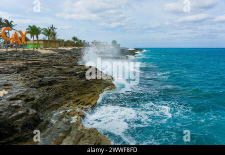 COCO CAY, BAHAMAS - 1. Februar 2024: Coco Cay ist ein Hafen auf den Bahamas. Es ist eine Privatinsel, die an Royal Caribbean für die Nutzung von Passepartout vermietet wurde Stockfoto