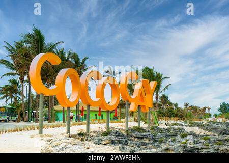 COCO CAY, BAHAMAS - 1. Februar 2024: Coco Cay ist ein Hafen auf den Bahamas. Es ist eine Privatinsel, die an Royal Caribbean für die Nutzung von Passepartout vermietet wurde Stockfoto