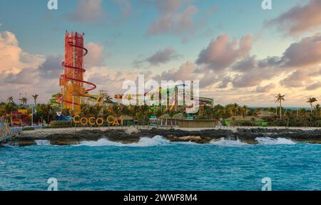 COCO CAY, BAHAMAS - 1. Februar 2024: Coco Cay ist ein Hafen auf den Bahamas. Es ist eine Privatinsel, die an Royal Caribbean für die Nutzung von Passepartout vermietet wurde Stockfoto