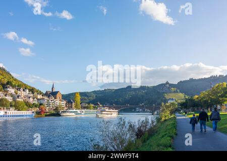 Moselmosel, Fahrgastschiffe, Skagerrak-Brücke, Reichsburg Cochem Schloss Cochem Mosel Rheinland-Pfalz, Rheinland-Palat Deutschland Stockfoto