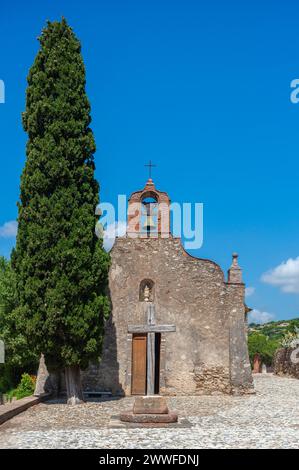 Westfassade der Pönitentenkapelle Chapelle des Pönitents, Grimaud-Village, Var, Provence-Alpes-Cote d'Azur, Frankreich Stockfoto