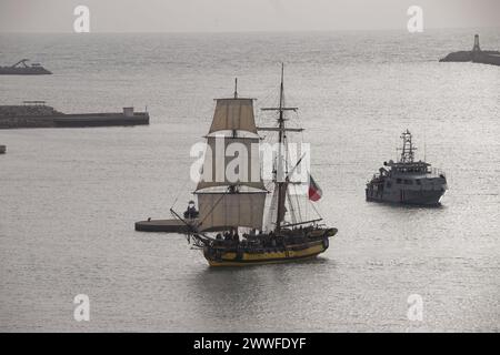 Sete, Frankreich. April 2022. La Grace, eine Brigde, trifft am Escale à Sete ein, dem ersten Seeverkehr in Sete, Frankreich Stockfoto
