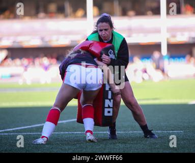 Cardiff, Großbritannien. März 2024. Cardiff, Wales, 23. März 2024 warm Up Tackles - Womens Six Nations Rugby-Spiel zwischen Wales und Schottland im Cardiff Arms Park in Cardiff Wales. (B.East/SPP) Credit: SPP Sport Press Photo. /Alamy Live News Stockfoto