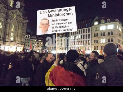 Pegida-Vorführung auf dem Theaterplatz in Dresden. Bei dieser Kundgebung verglich Pegida-Gründer Bachmann Bundesjustizminister Heiko Maas mit Stockfoto