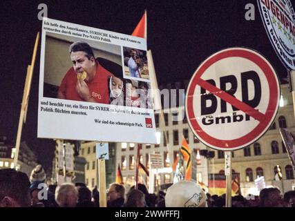 Pegida-Vorführung auf dem Theaterplatz in Dresden. Bei dieser Kundgebung verglich Pegida-Gründer Bachmann Bundesjustizminister Heiko Maas mit Stockfoto