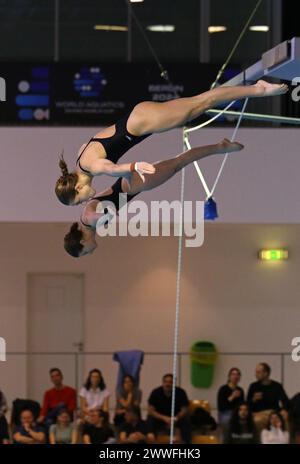 Berlin, Deutschland - 23. März 2024: Kate MILLER und Caeli McKay aus Kanada treten beim Synchronfinale der 10-m-Plattform der Frauen des World Aquatics Diving World Cup 2024 in Berlin auf Stockfoto