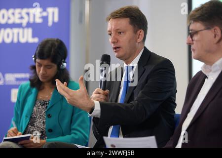 Bukarest, Rumänien. 22. März 2024: Siegfried Muresan, rumänischer Abgeordneter des Europäischen Parlaments, spricht während der Debatte über die Kosten des nicht-Europa Stockfoto