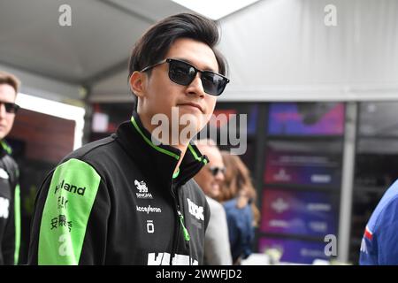 MELBOURNE, AUSTRALIEN, 24. März 2024. Im Bild: 24 Zhou Guanyu (CHN) Stake F1 Team tritt sauber im Fahrerlager beim FIA Formel 1 Rolex Australian Grand Prix 2024 3. Runde vom 22. Bis 24. März auf dem Albert Park Street Circuit in Melbourne, Australien. Quelle: Karl Phillipson/Alamy Live News Stockfoto