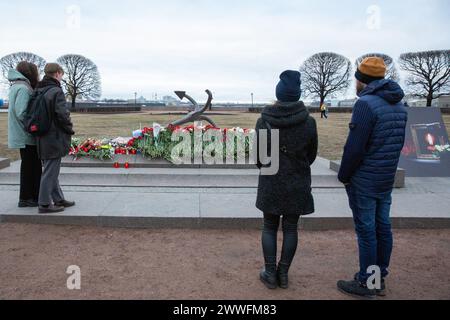 St. Petersburg, Russland. März 2024. Die Menschen trauern um die Opfer des Moskauer Terroranschlags in St. Petersburg, Russland, 23. März 2024. Quelle: Irina Motina/Xinhua/Alamy Live News Stockfoto