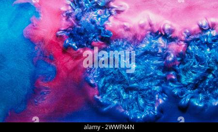 Farbe Spritzer Tinte Wassertropfen rosa blauer Glitzernebel Stockfoto