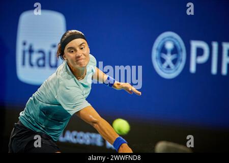 Miami Gardens, FL, USA. März 2024. Anhelina Kalinina (UKR) gegen Aryna Sabalenka (BEL) während des Tennisweltturniers bei den Miami Open 2024 powered by Itau. Quelle: Yaroslav Sabitov/YES Market Media/Alamy Live News. Stockfoto