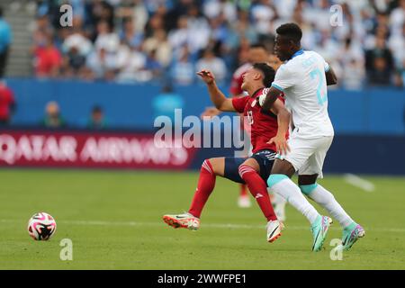 Frisco, Texas, USA. März 2024. Costa Ricas WARREN MADRIGAL (17) und Honduras-Verteidiger WESLEY DECAS (2) verwickeln sich während ihres Spiels der CONCACAF Nations League am Samstag im Toyota Stadium in Frisco, Texas. (Kreditbild: © Brian McLean/ZUMA Press Wire) NUR REDAKTIONELLE VERWENDUNG! Nicht für kommerzielle ZWECKE! Quelle: ZUMA Press, Inc./Alamy Live News Stockfoto