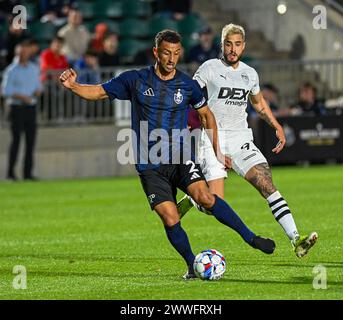 Durham, North Carolina, USA. März 2024. North Carolina FC-Verteidiger Paco Craig fängt einen Pass ab. North Carolina FC war Gastgeber der Tampa Bay Rowdies im WakeMed Soccer Park in Cary, North Carolina. (Kreditbild: © Patrick Magoon/ZUMA Press Wire) NUR REDAKTIONELLE VERWENDUNG! Nicht für kommerzielle ZWECKE! Stockfoto