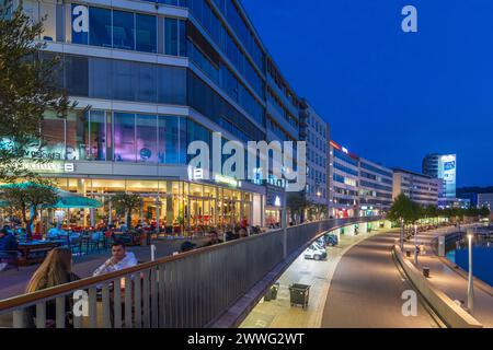 Saarbrücken: Promenade Berliner Promenade, Restaurant, an der Saar im Saarland Stockfoto