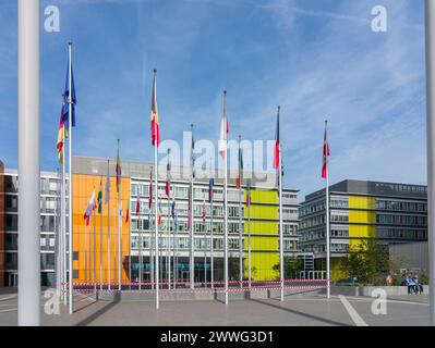 Luxemburg-Stadt (Luxemburg, Lëtzebuerg): Konrad Adenauer-Gebäude des Europäischen Parlaments in Kirchberg in Luxemburg Stockfoto